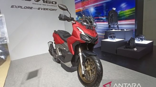 Produk New Honda ADV 160 dipasarkan dalam dua tipe, yaitu ABS dan CBS (ANTARA/Fathur Rochman)