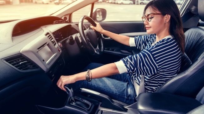 Cek Panduan Menyetir Mobil Matic Bagi Pemula Disini!