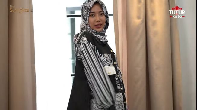 Shireen Sungkar dandani Widi Vierra (YouTube/The Sungkars)