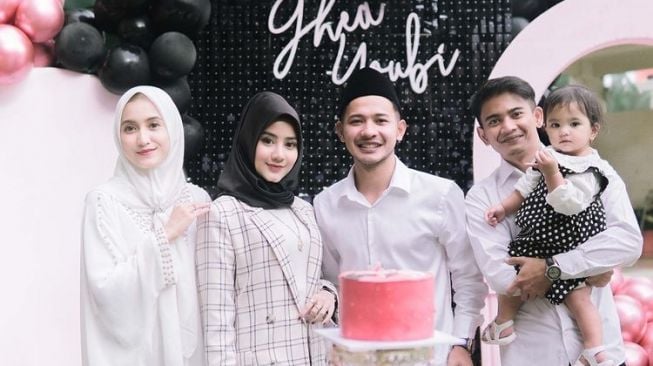  Potret Pesta Ulang Tahun Pedangdut (Instagram(gheayoubi)