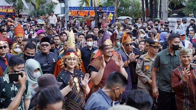 Publik Serbu Instagram Bobby Nasution Gegara Medan Macet Parah: Pak Tua-tua di Jalan Awak