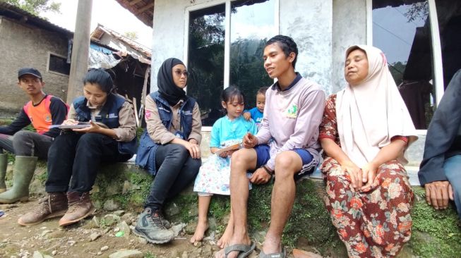 Diutus Ridwan Kamil, JQR Salurkan Bantuan Untuk Korban Bencana Alam di Bogor