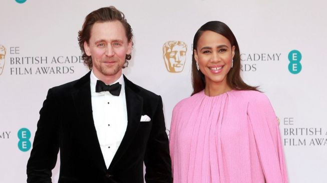 6 Fakta Tom Hiddleston, Siap Menyambut Anak Pertama