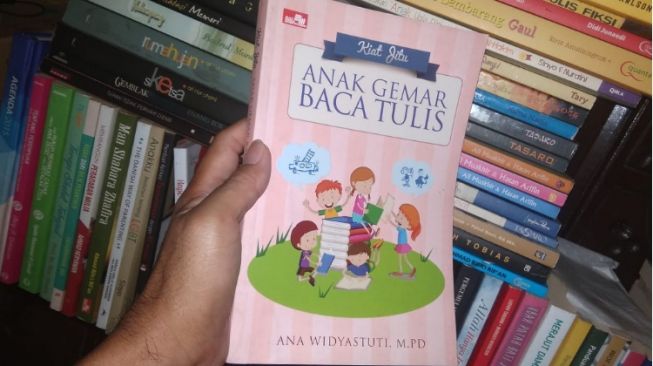 Ulasan Buku Kiat Jitu Anak Gemar Baca Tulis: Manfaat Membaca dan Menulis