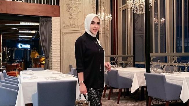 Bertemu Sorn Eks CLC di Singapura, Syahrini Bikin Publik Kaget