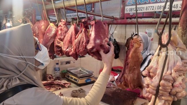 Imbas Wabah PMK, Pembelian Daging Sapi di Pasar Cimahi Lesu, Pedagang Pusing Putar Otak