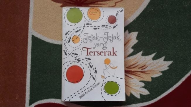 Ulasan Buku Jejak-jejak yang Terserak: Untaian Hikmah dalam Peristiwa Sehari-hari