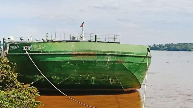 Kapal Tongkang Tabrak Rumah Warga di Sanggau Tewaskan Seorang Lansia Penderita Stroke