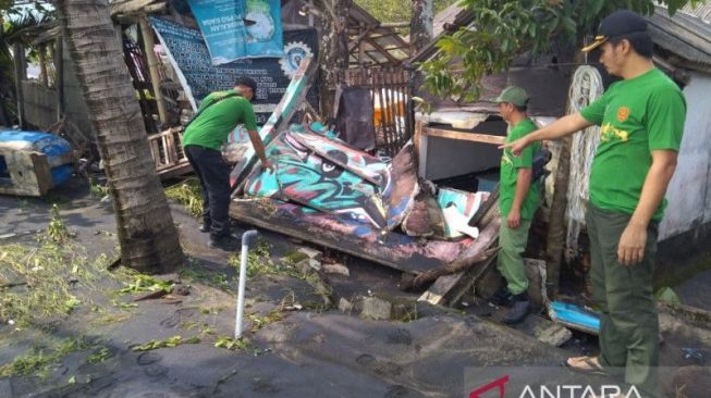 Diterjang Gelombang Tinggi Laut Selatan, Puluhan Rumah di Pesisir Palabuhanratu Rusak