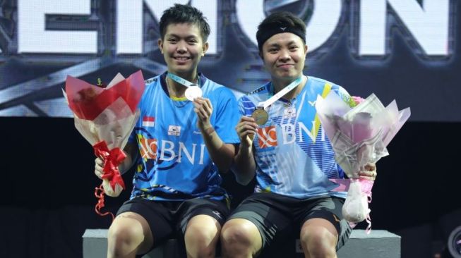 Pasangan ganda putri Indonesia, Apriyani Rahayu / Siti Fadia Silva Ramadhanti keluar sebagai juara turnamen Malaysia Open 2022 di Kuala Lumpur, Minggu (3/7/2022). (dok. PBSI)