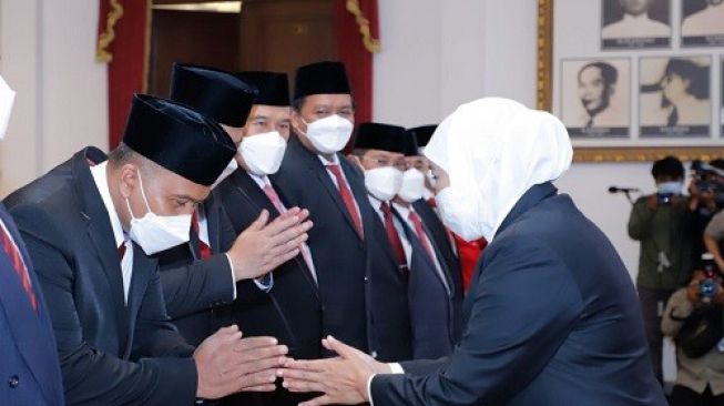 Gubernur Jatim Lantik Komite Komunikasi Digital, Ini Tugasnya