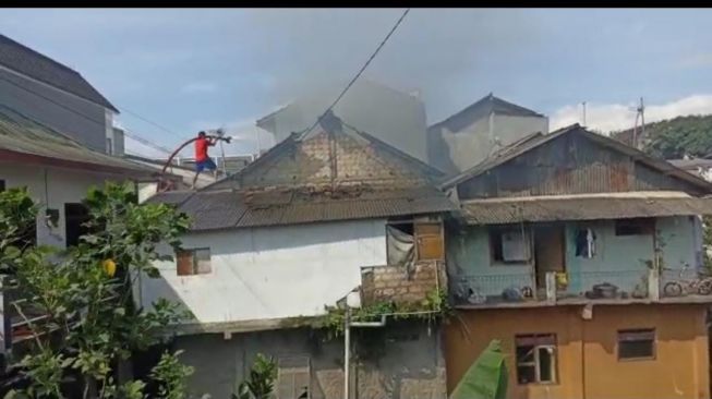 Rumah Dua Lantai di Semplak Dilalap Si Jago Merah