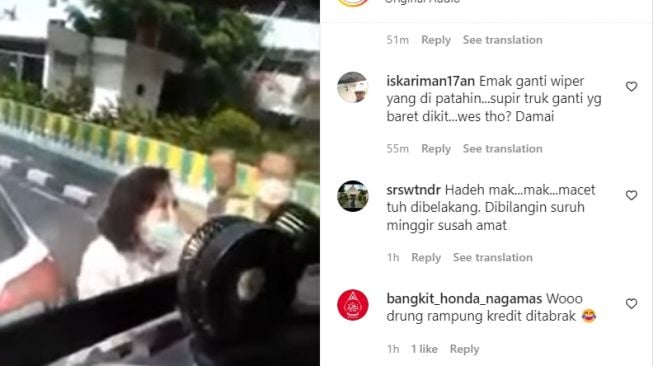 Emak-emak ngamuk di jalan gegara mobilnya disundul truk (Instagram/ @majeliskopi08).