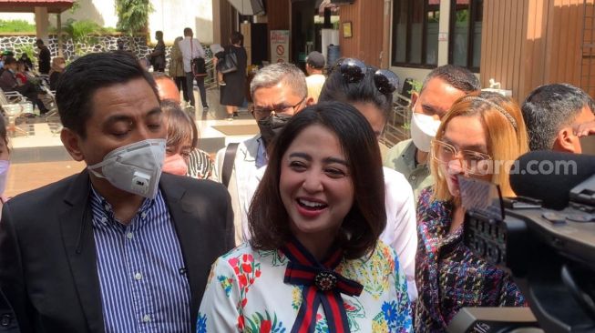 Talak Cerai Angga Wijaya Dikabulkan, Dewi Perssik Resmi Kembali Menjanda