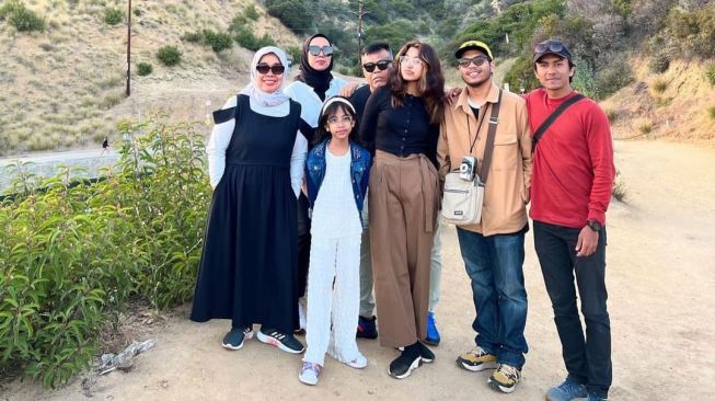 Abdel Achrian dan keluarga liburan ke Amerika Serikat. [Instagram]