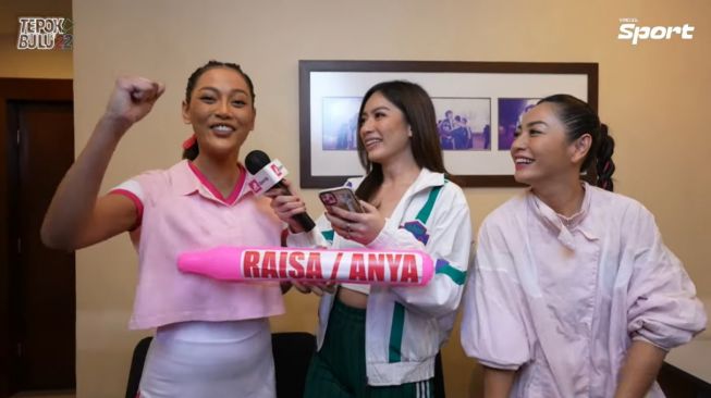 Momen Hesti dan Erika Carlina kalahkan Anya Geraldine dan Raisa di Tepok Bulu 2022. (YouTube/Vindes)