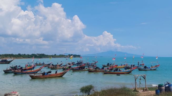 6 Rekomendasi Pantai di Tuban yang Cocok Menjadi Destinasi Liburan