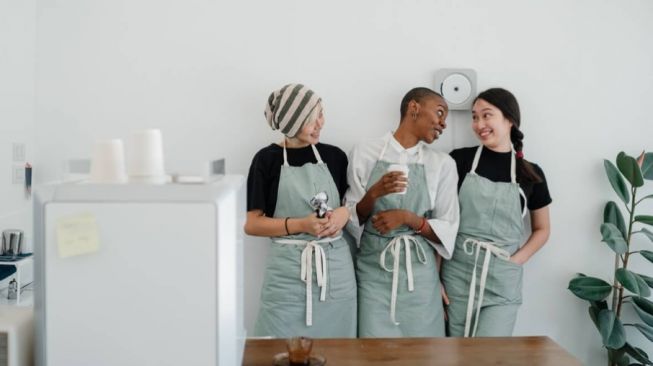 3 Tips agar Kamu Tak Terlalu Ikut Campur Urusan Orang Lain, Sibukkan Diri!
