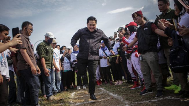 Keseruan Erick Thohir Main Tapak Gunung di Festival Dolanan Tradisional