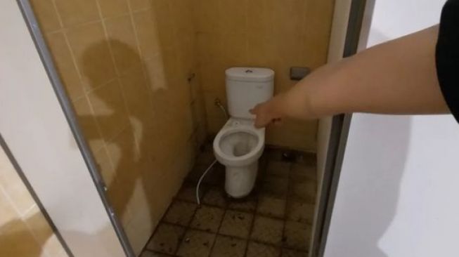 Duh! Kondisi Toilet di Stadion Patriot Candrabhaga Dikelukan Pengunjung, Publik: Bekasi, Oh Bekasi