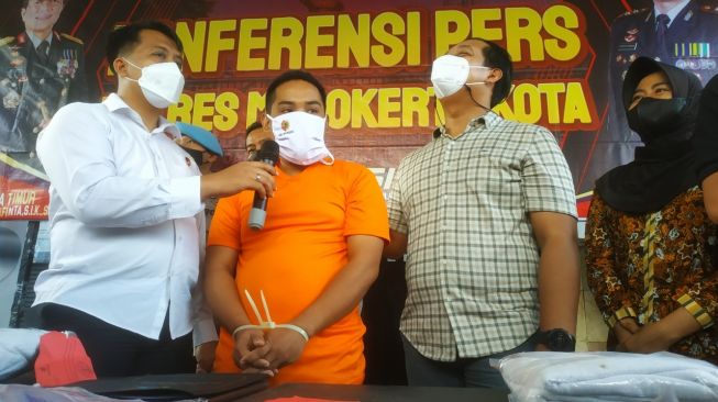 Polisi Bongkar Prostitusi Layanan Seks Threesome di Mojokerto