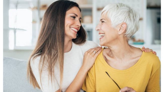5 Cara Menjalin Hubungan Harmonis dengan Mertua, Pernah Mencoba yang Mana?
