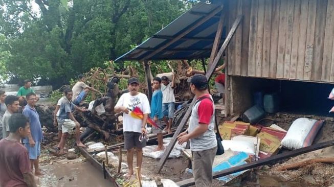 Bencana Longsor di Lokasi Penambangan Liar Batu dan Pasir Cinabar Telan Korban Jiwa
