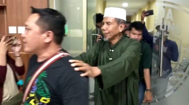 Sebut Jokowi Komunis dan Pemerintah Anti Islam, Mantan Amir Khilafatul Muslimin Ditangkap