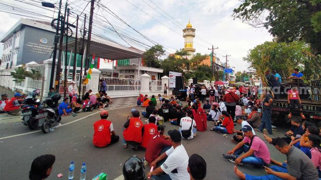 Sambut Kedatangan Jokowi di Medan, Warga Gelar Aksi Demo Soal Sengketa Tanah
