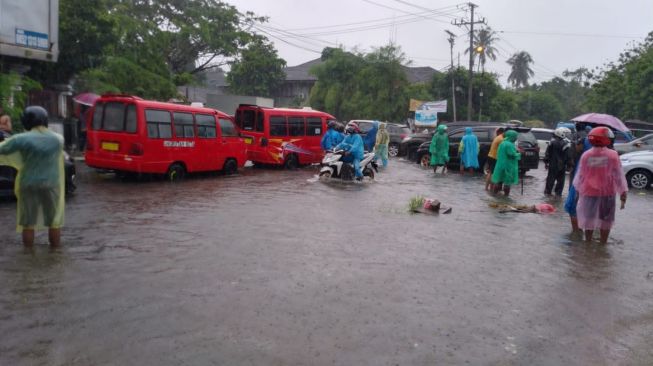 Cuaca Ekstrem di Maluku, Dua Warga Meninggal Dunia karena Banjir dan Gelombang Tinggi