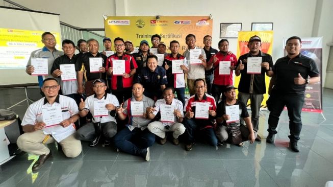 Para peserta Sertifikasi Pelopor Keselamatan Berkendara dari Daihatsu dan GT Radial di Jawa Tengah [PR ADM].