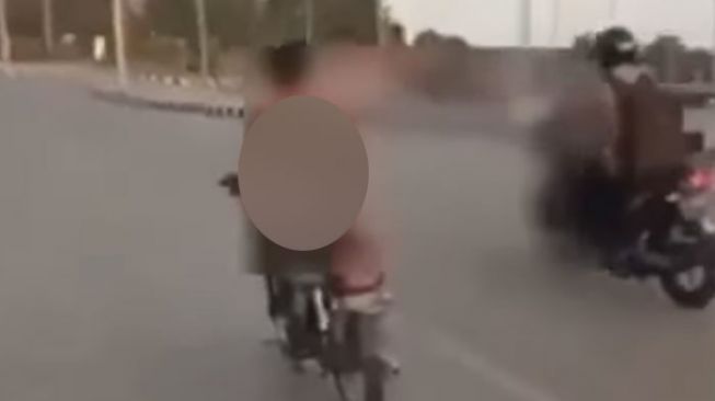 Hajab Kali, Pemuda Bawa Motor dalam Kondisi Bugil: Jebolan Pondok