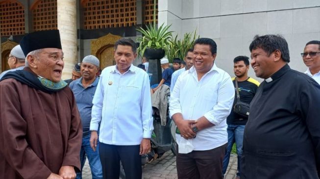 Toleransi, Gereja Protestan Maluku Berikan Bantuan Hewan Kurban di Masjid Raya Al-Fatah Ambon