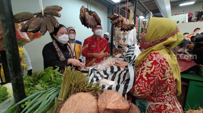 Pedagang Pasar Banyumas Menangis, Kala Dagangannya Diborong Puan Maharani