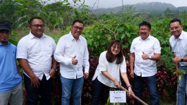 Kemilau HUT ke-33 Tahun, FIFGROUP Lanjutkan Tanam Ribuan Pohon di Lombok