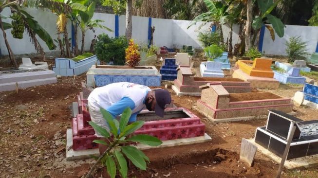 Puluhan Makam di Kandang Mas Ambles karena Hujan Deras