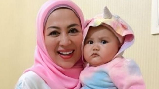 Potret anak Denny Cagur, Fazeela Meshwa Athari [Instagram/@shantydenny]