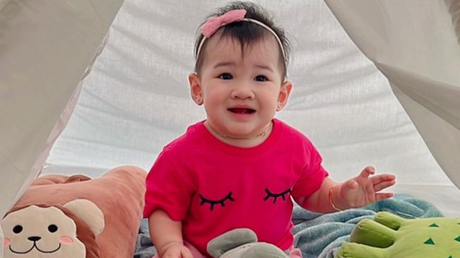Gendhis putri Nella Kharisma dan Dory Harsa. [Instagram]