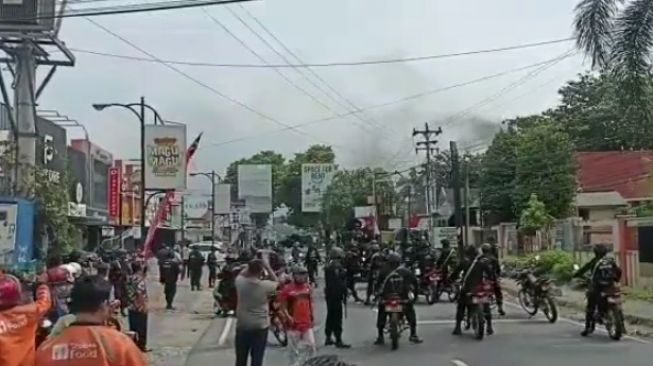 Suasana Babarsari, Selaman, Yogyakarta saat terjadi kericuhan (Instagram/@diskondijogja)