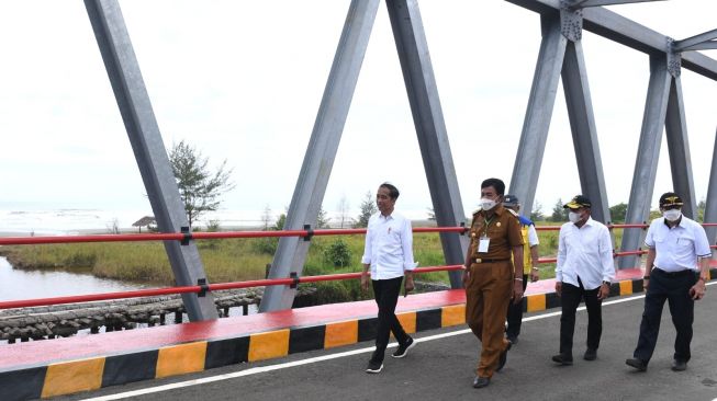 Jokowi Tinjau Jembatan Idano Sibolou di Nias Barat, Anggarannya Capai Rp 13,74 Miliar
