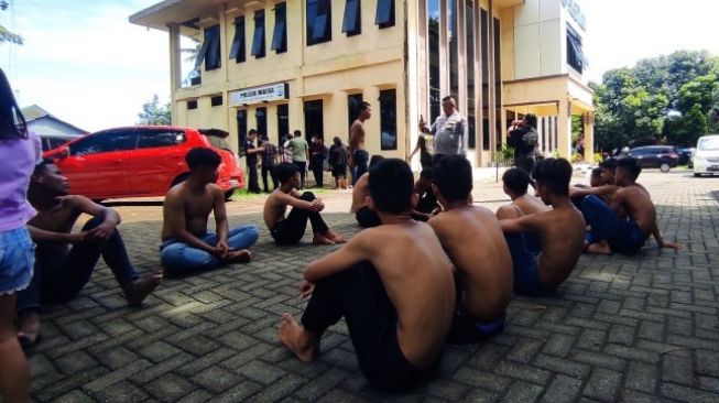 Teriaki Rombongan Satpol PP, Belasan Siswa Digelandang ke Kantor Polisi