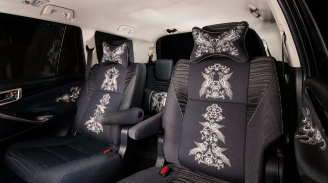 Motif Kukilo Sapanti di Toyota Kijang Innova [Auto2000].