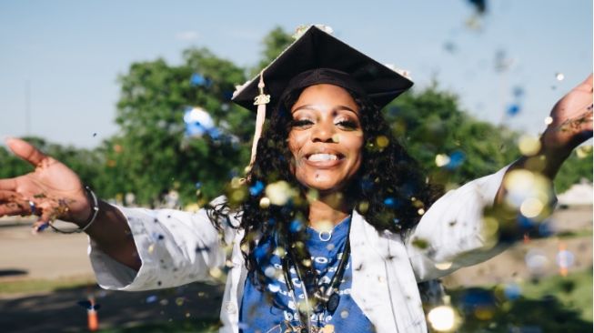 5 Tipe Mahasiswa Perempuan saat Hendak Wisuda, Ada yang Panik hingga Santai