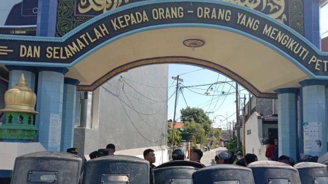 Jemput Paksa Tersangka MSA, Polda Jatim Amankan Puluhan Orang di Pesantren Shiddiqiyah Jombang