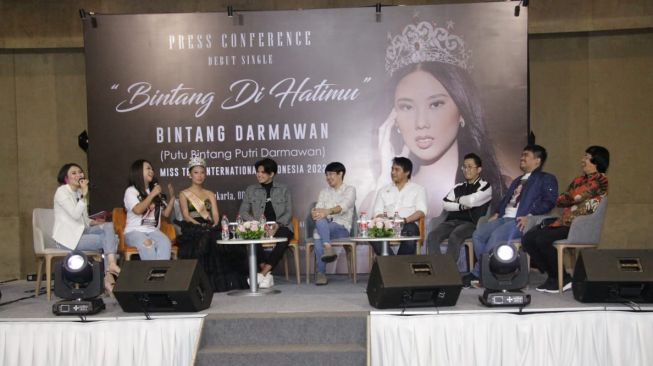 Bintang Darmawan merilis lagu debutnya berjudul "Bintang di Hatiku" di Jakarta baru-baru ini. [dokumentasi pribadi]