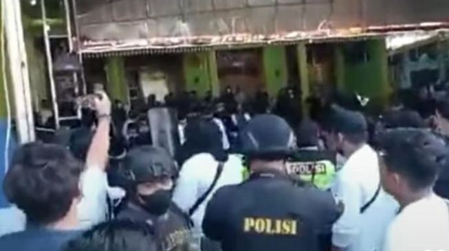 Viral Video Disebut Detik-detik Penangkapan Putra Oknum Kyai di Jombang Terduga Pelaku Pencabulan