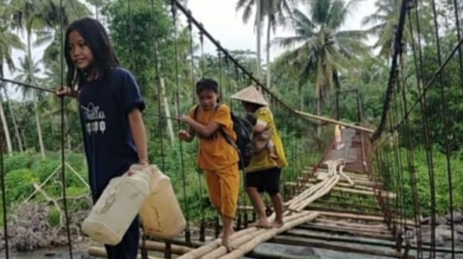 Tolong! Jembatan Gantung Tanjung Raman Membahayakan Warga, Pemda Berasalan Tidak Ada Anggaran