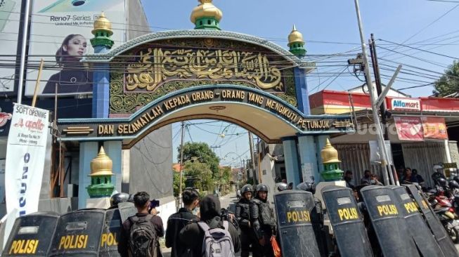 Polisi Sisir Area Pesantren Shiddiqiyyah Ploso Jombang Cari Keberadaan MSAT