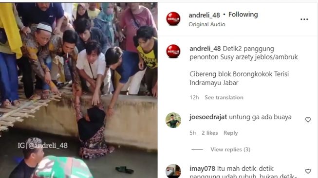 Warga saat menolong ibu-ibu yang tercebur ke dalam kali (Instagram/ @andreli_48).