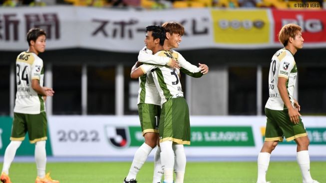 Pratama Arhan menjalani debut bersama Tokyo Verdy dalam lanjutan J2 League 2022 kontra Tochigi SC di Kanseki Stadium Tochigi, Rabu (6/7/2022). [Tokyo Verdy]